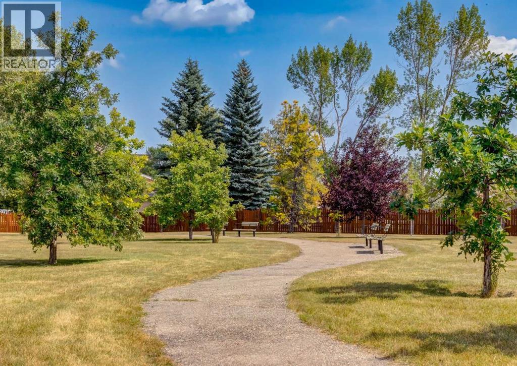 6 Vandoos Villas NW, Calgary, Alberta  T3A 4W3 - Photo 41 - A2335521