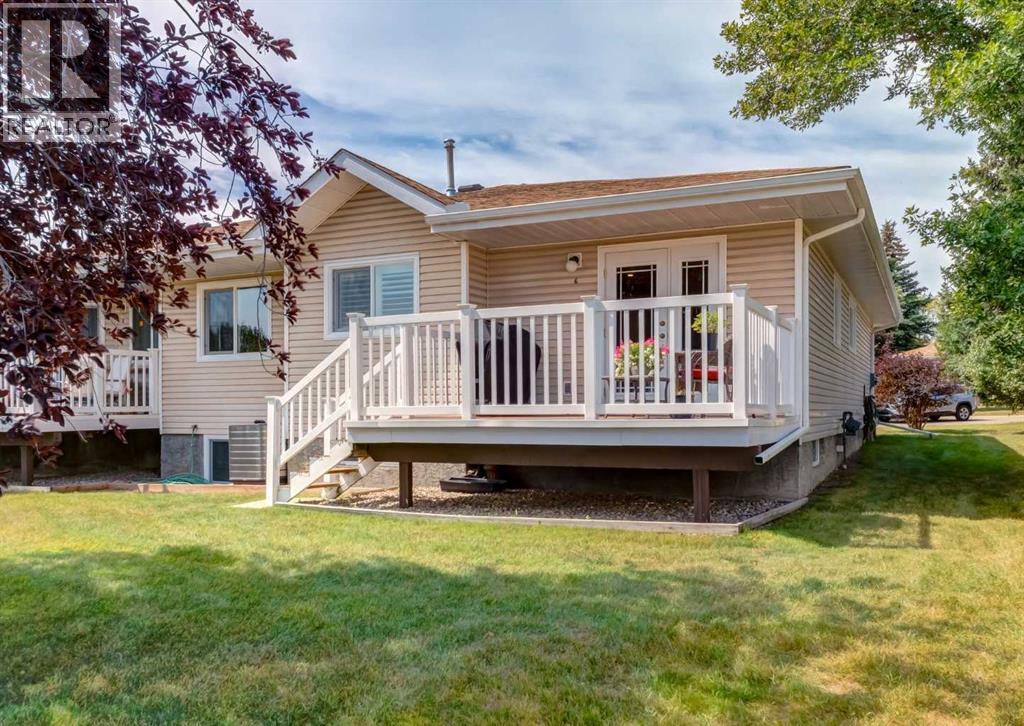 6 Vandoos Villas NW, Calgary, Alberta  T3A 4W3 - Photo 36 - A2335521