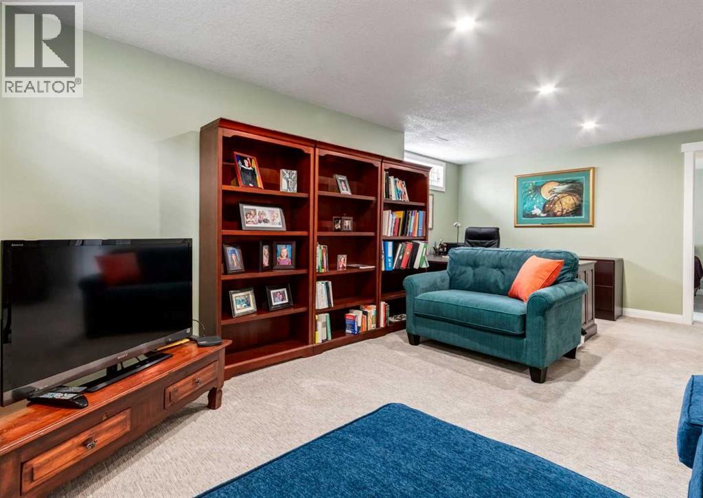 6 Vandoos Villas NW, Calgary, Alberta  T3A 4W3 - Photo 30 - A2335521