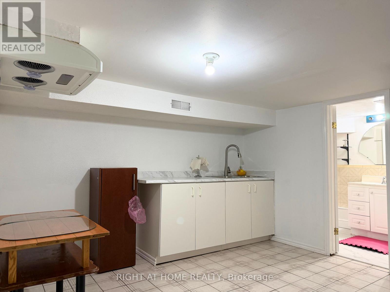785 Lansdowne Avenue, Toronto, Ontario  M6H 3Z1 - Photo 15 - W13655118