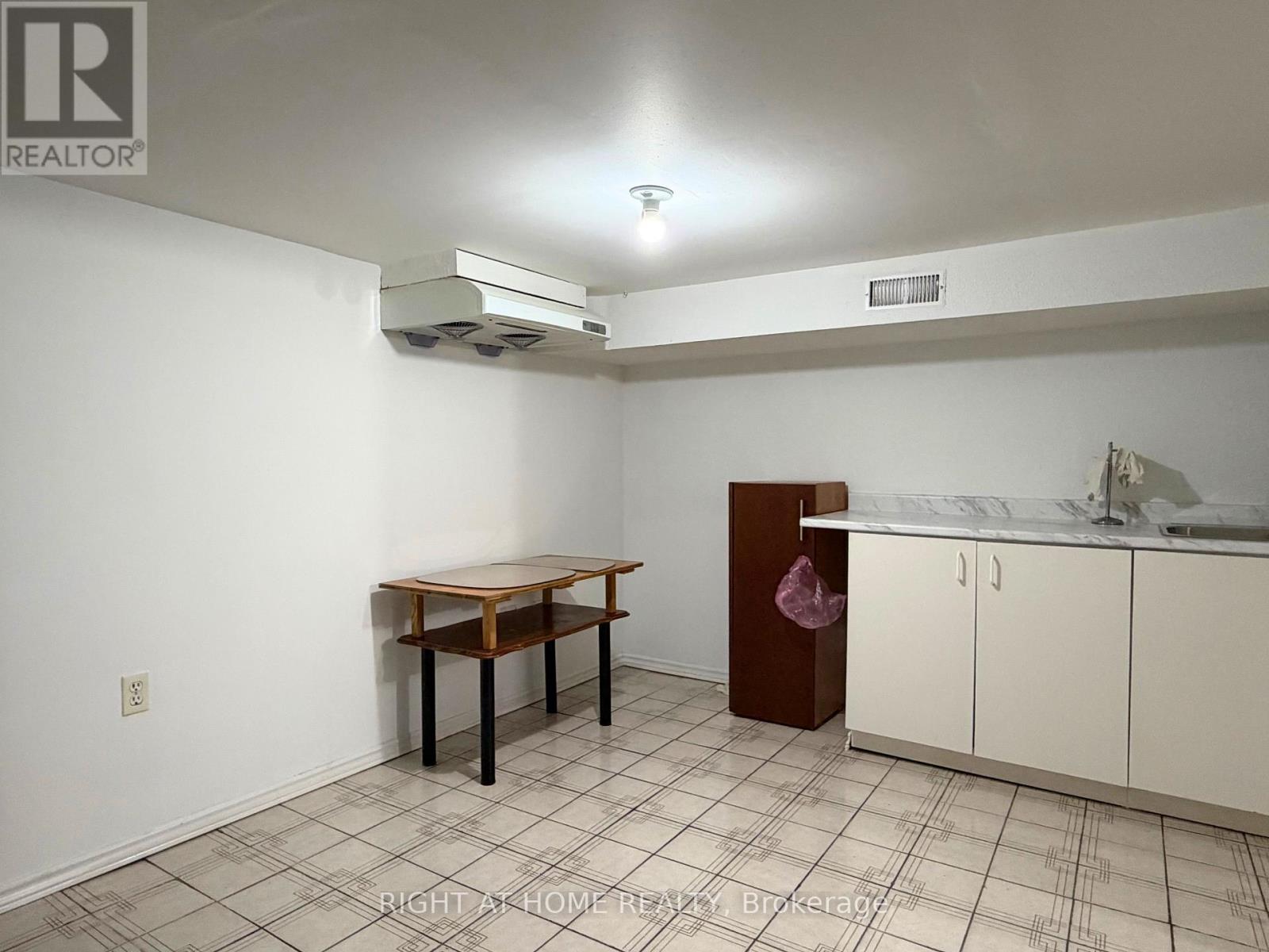 785 Lansdowne Avenue, Toronto, Ontario  M6H 3Z1 - Photo 16 - W13655118