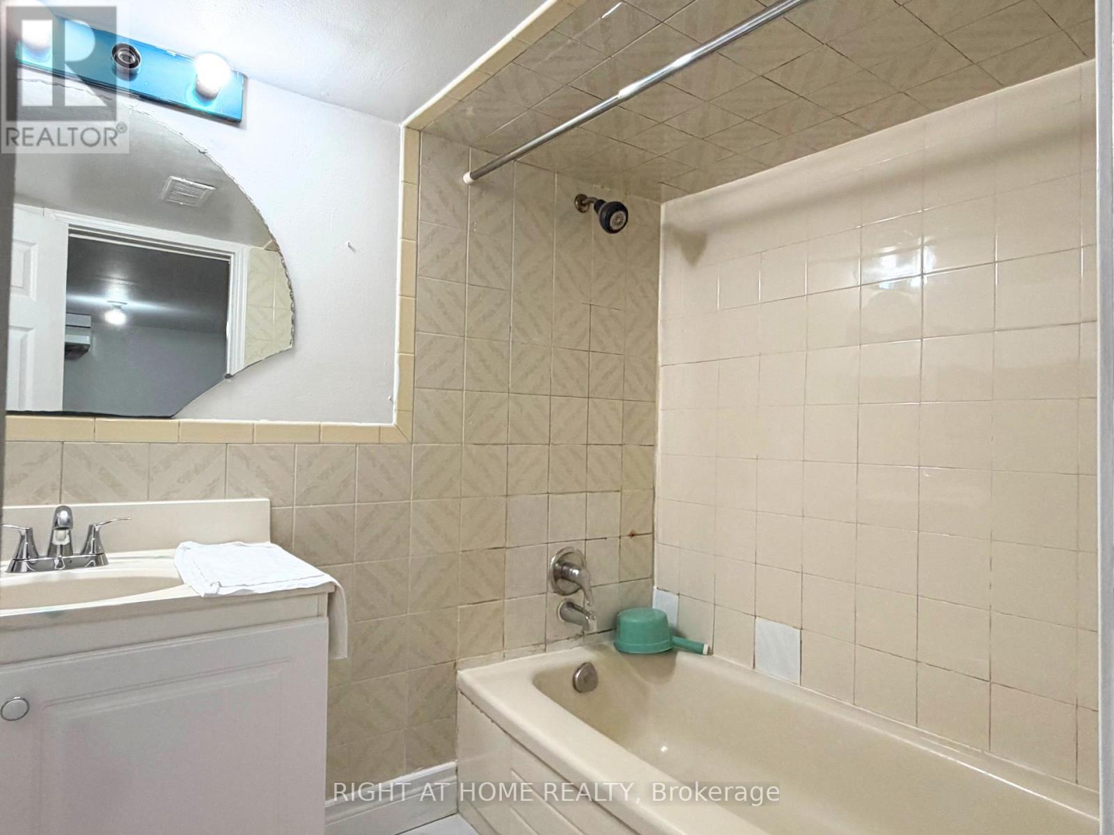 785 Lansdowne Avenue, Toronto, Ontario  M6H 3Z1 - Photo 17 - W13655118