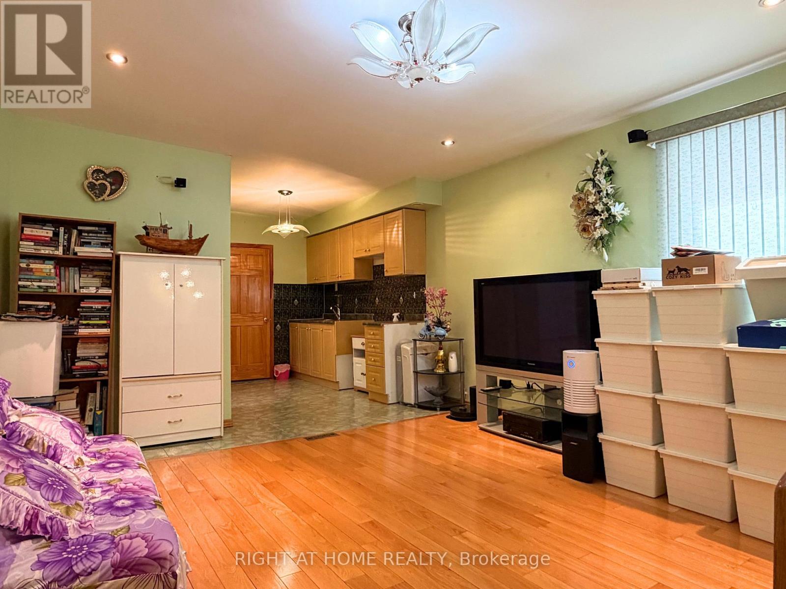 785 Lansdowne Avenue, Toronto, Ontario  M6H 3Z1 - Photo 18 - W13655118