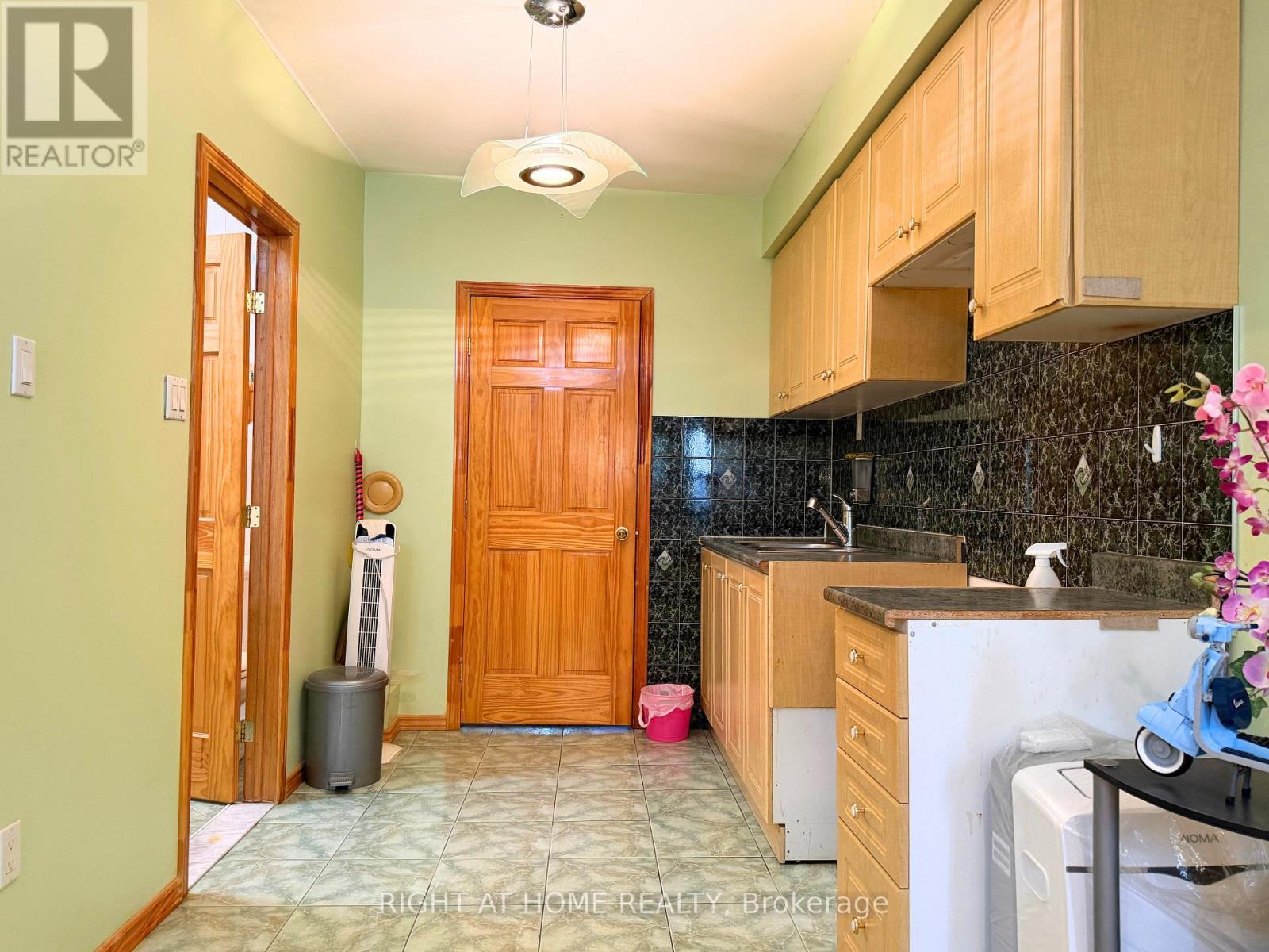 785 Lansdowne Avenue, Toronto, Ontario  M6H 3Z1 - Photo 19 - W13655118