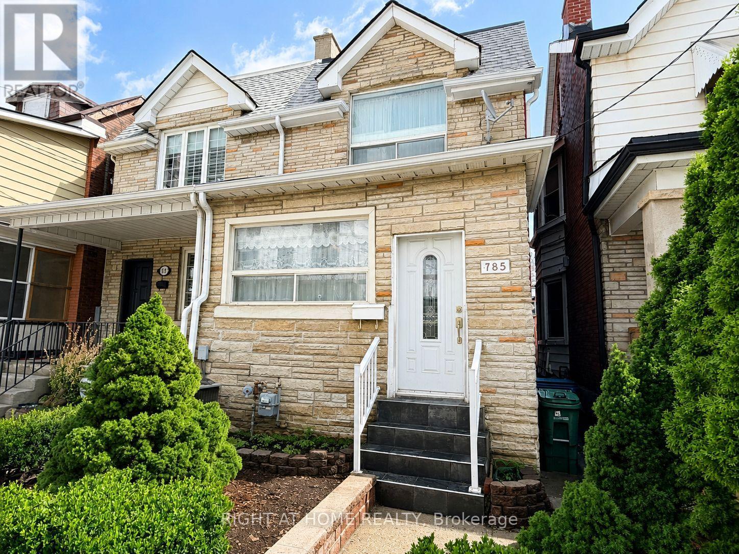 785 Lansdowne Avenue, Toronto, Ontario  M6H 3Z1 - Photo 2 - W13655118