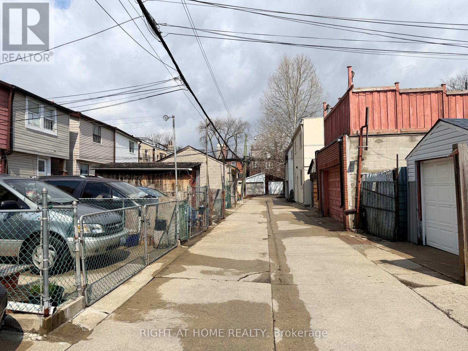 785 Lansdowne Avenue, Toronto, Ontario  M6H 3Z1 - Photo 24 - W13655118