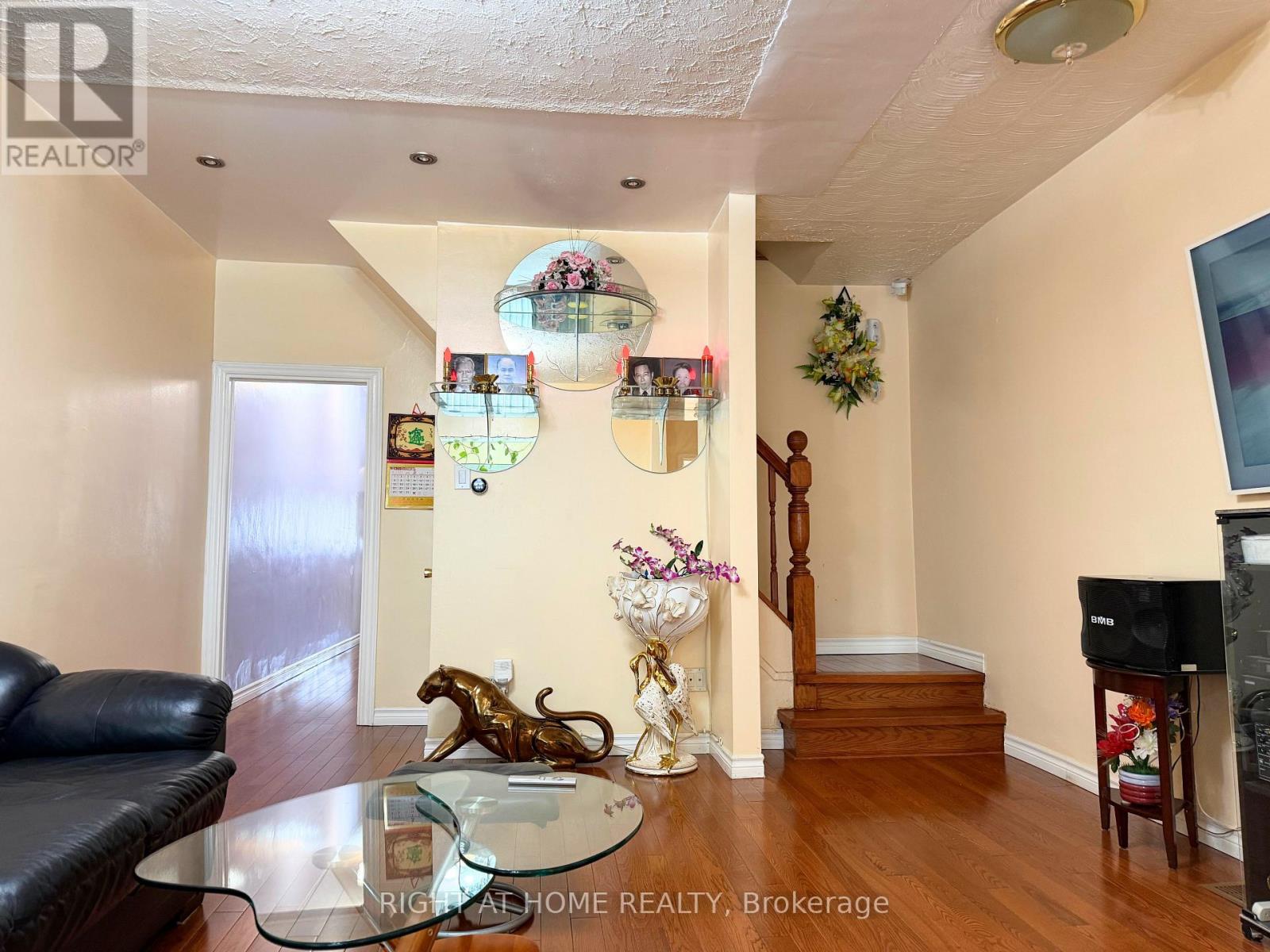 785 Lansdowne Avenue, Toronto, Ontario  M6H 3Z1 - Photo 6 - W13655118