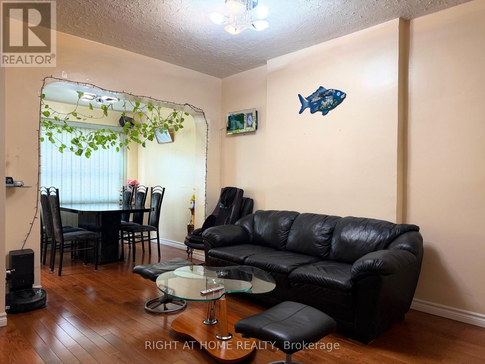 785 Lansdowne Avenue, Toronto, Ontario  M6H 3Z1 - Photo 7 - W13655118
