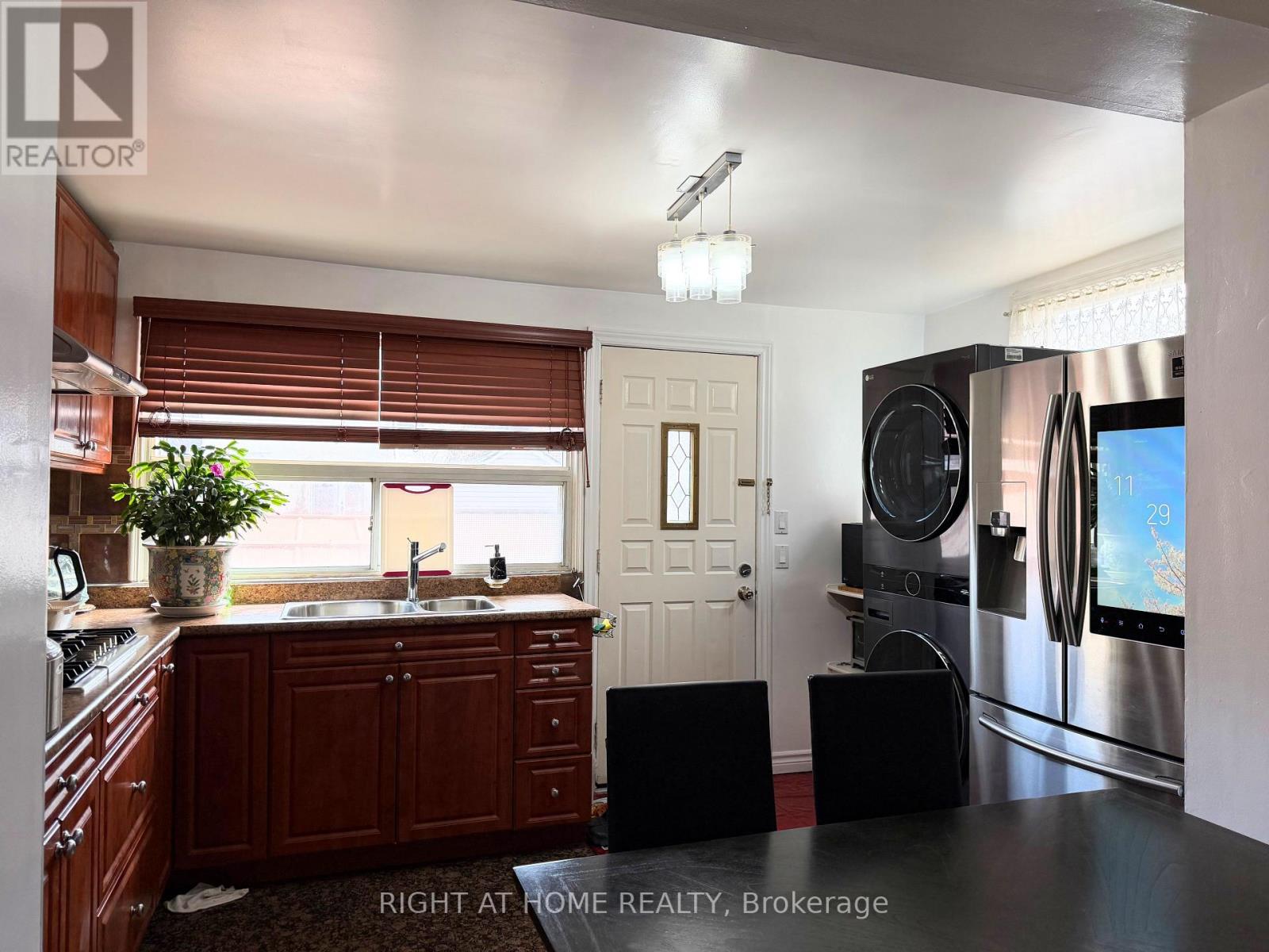 785 Lansdowne Avenue, Toronto, Ontario  M6H 3Z1 - Photo 9 - W13655118