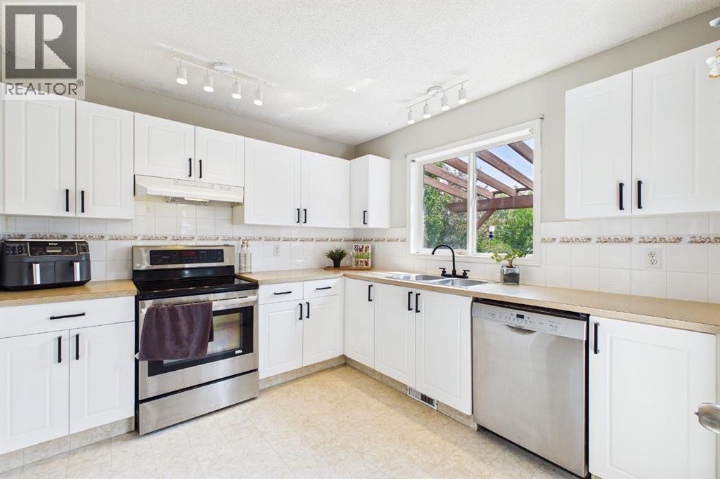 27 Bridlewood Park SW, Calgary, Alberta  T2Y 3R6 - Photo 9 - A2332967