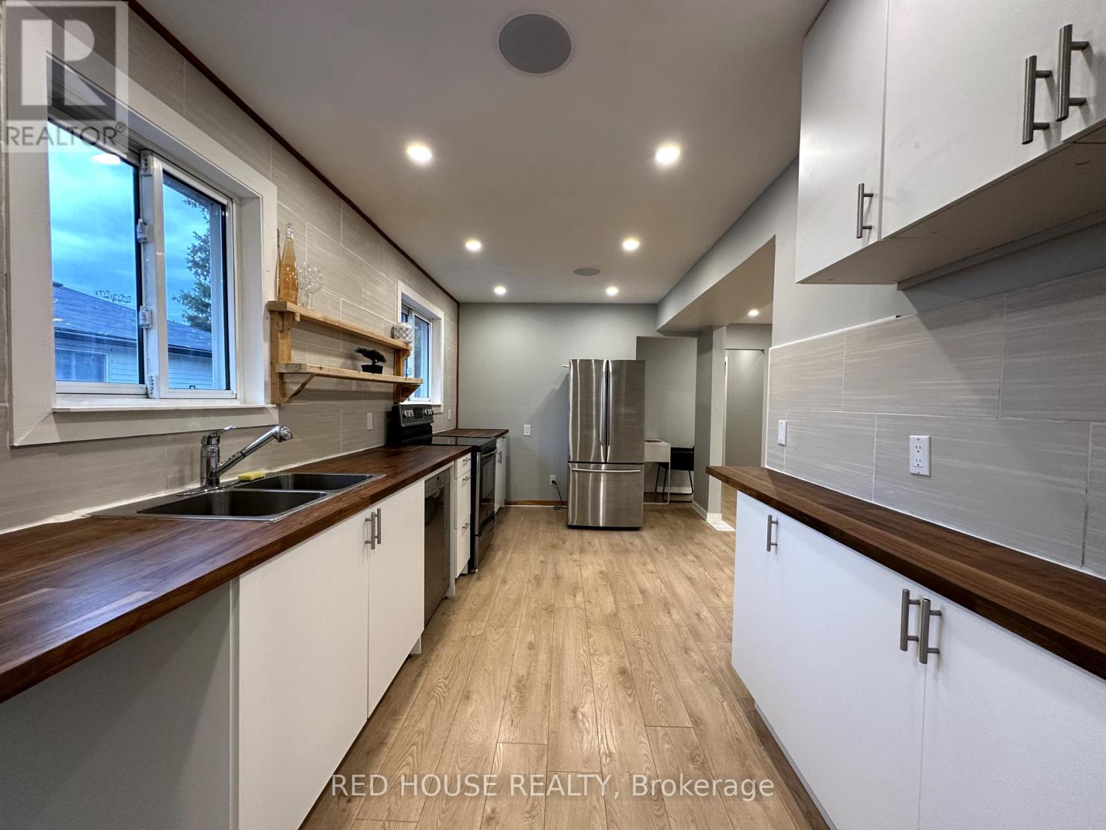 52 Charlbrook Avenue, Barrie, Ontario L4M 2Y4 - Photo 4 - S13655148