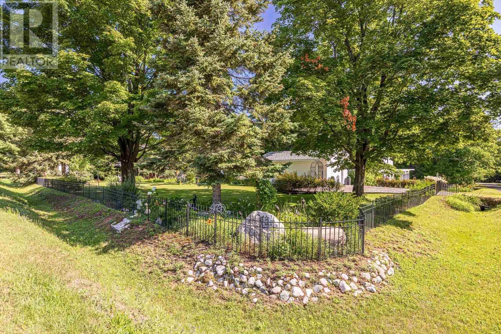 3044 East St, Hilton Beach, Ontario P0R 1G0 - Photo 33 - SM262098