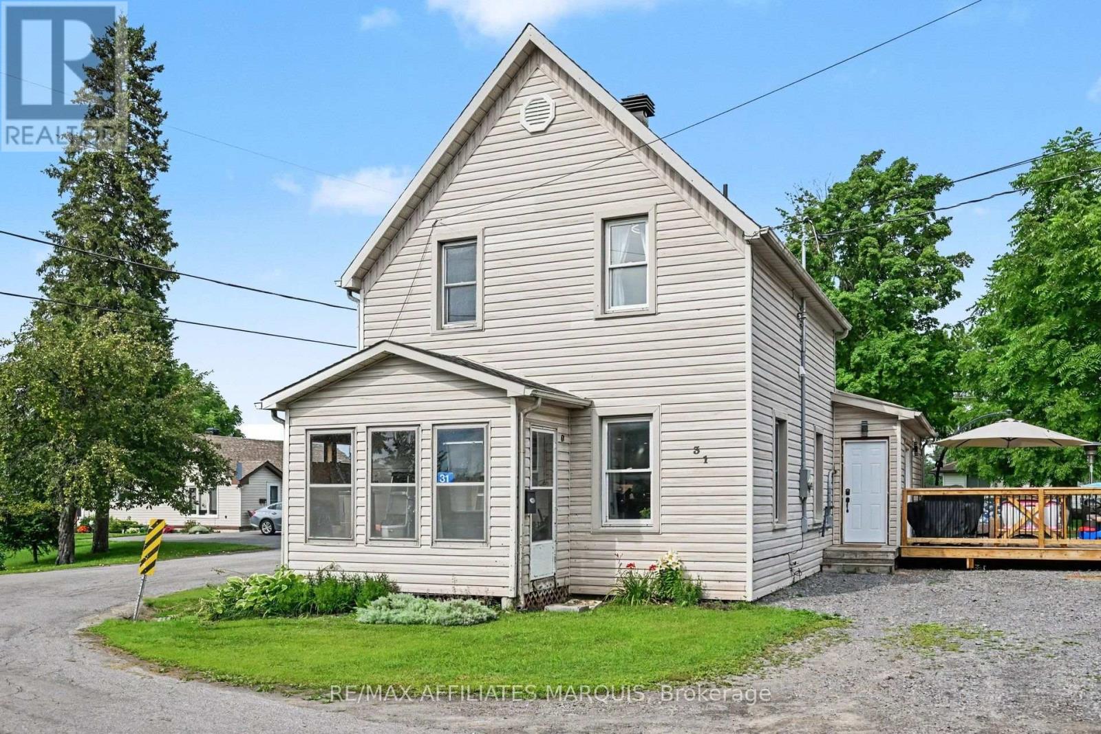 31 MINTO AVENUE, Montague, Ontario
