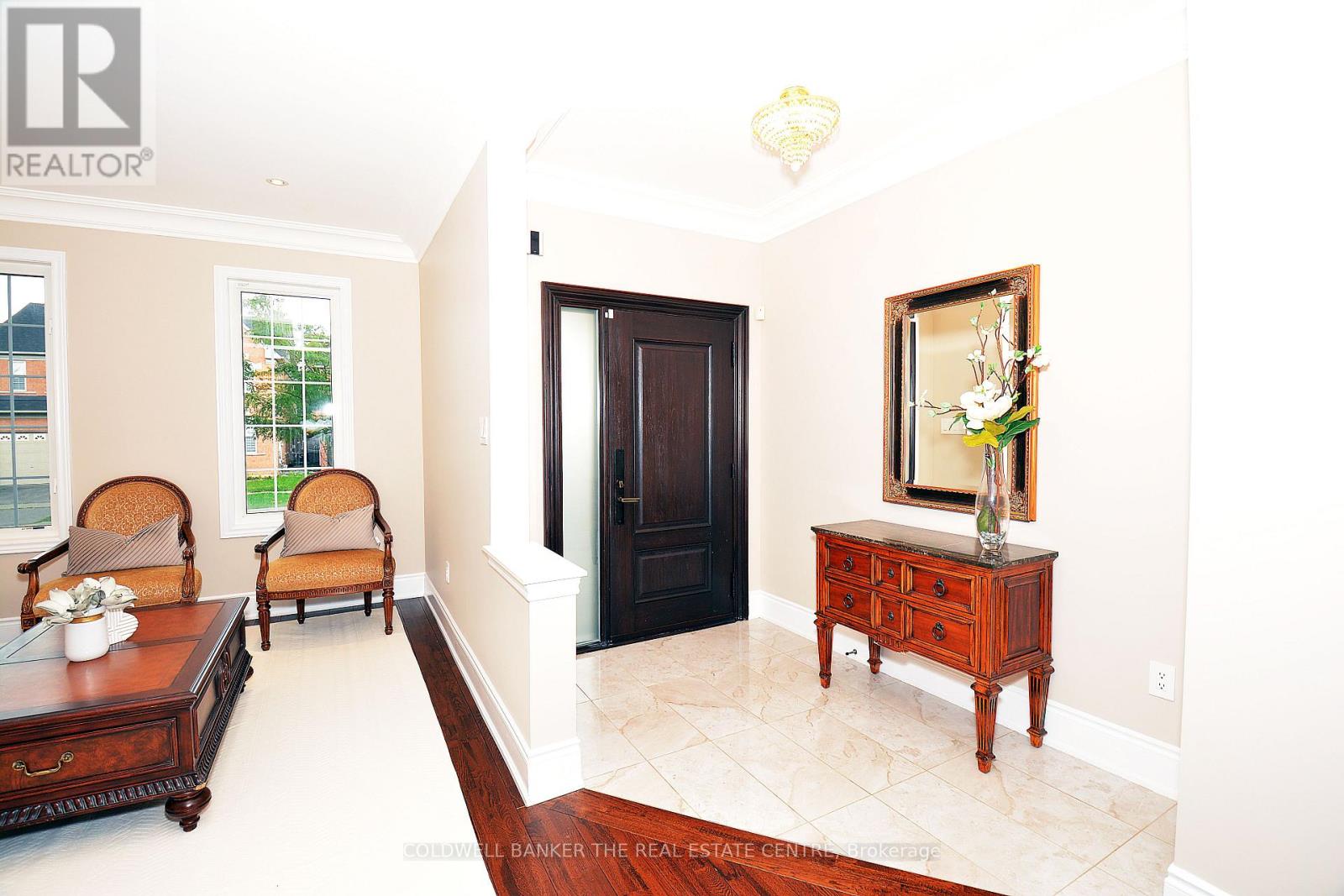 304 Tower Hill Road, Richmond Hill, Ontario  L4E 0A7 - Photo 4 - N13655166