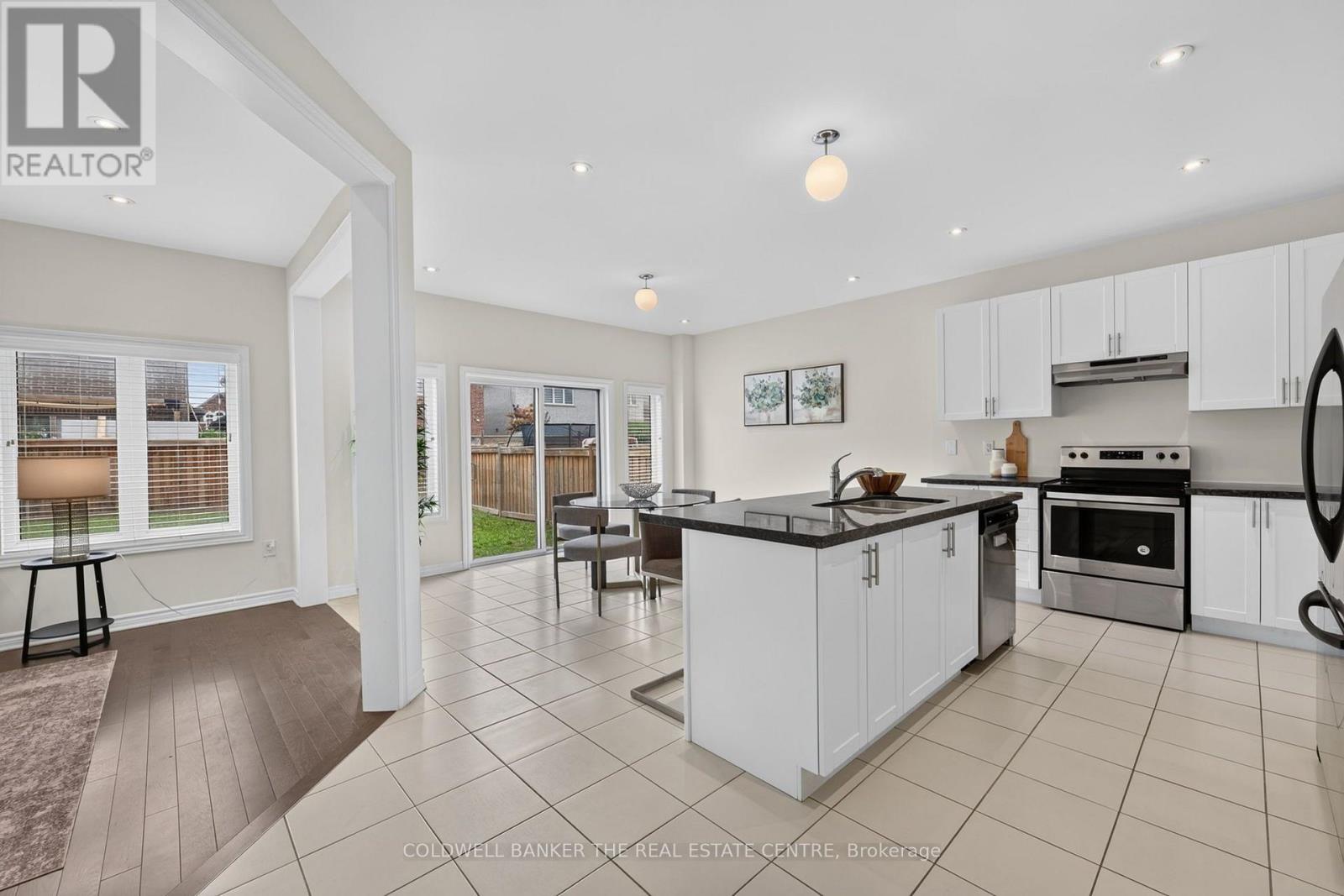 1048 Barton Way, Innisfil, Ontario  L9S 0N5 - Photo 5 - N13655202