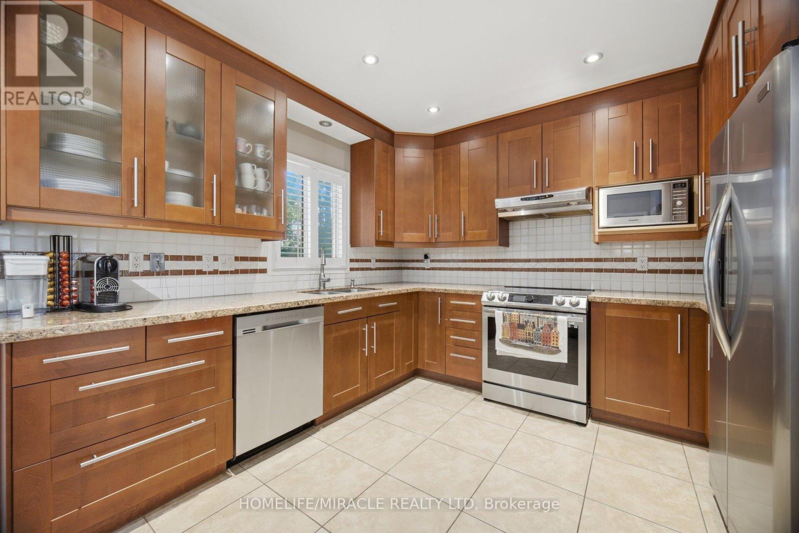6089 Carradine Court, Mississauga, Ontario  L5V 2C2 - Photo 12 - W13655182