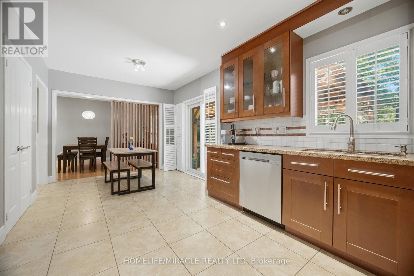 6089 Carradine Court, Mississauga, Ontario  L5V 2C2 - Photo 13 - W13655182