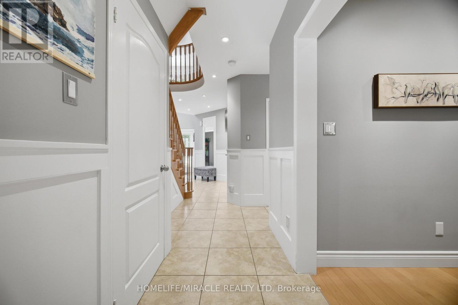 6089 Carradine Court, Mississauga, Ontario  L5V 2C2 - Photo 16 - W13655182