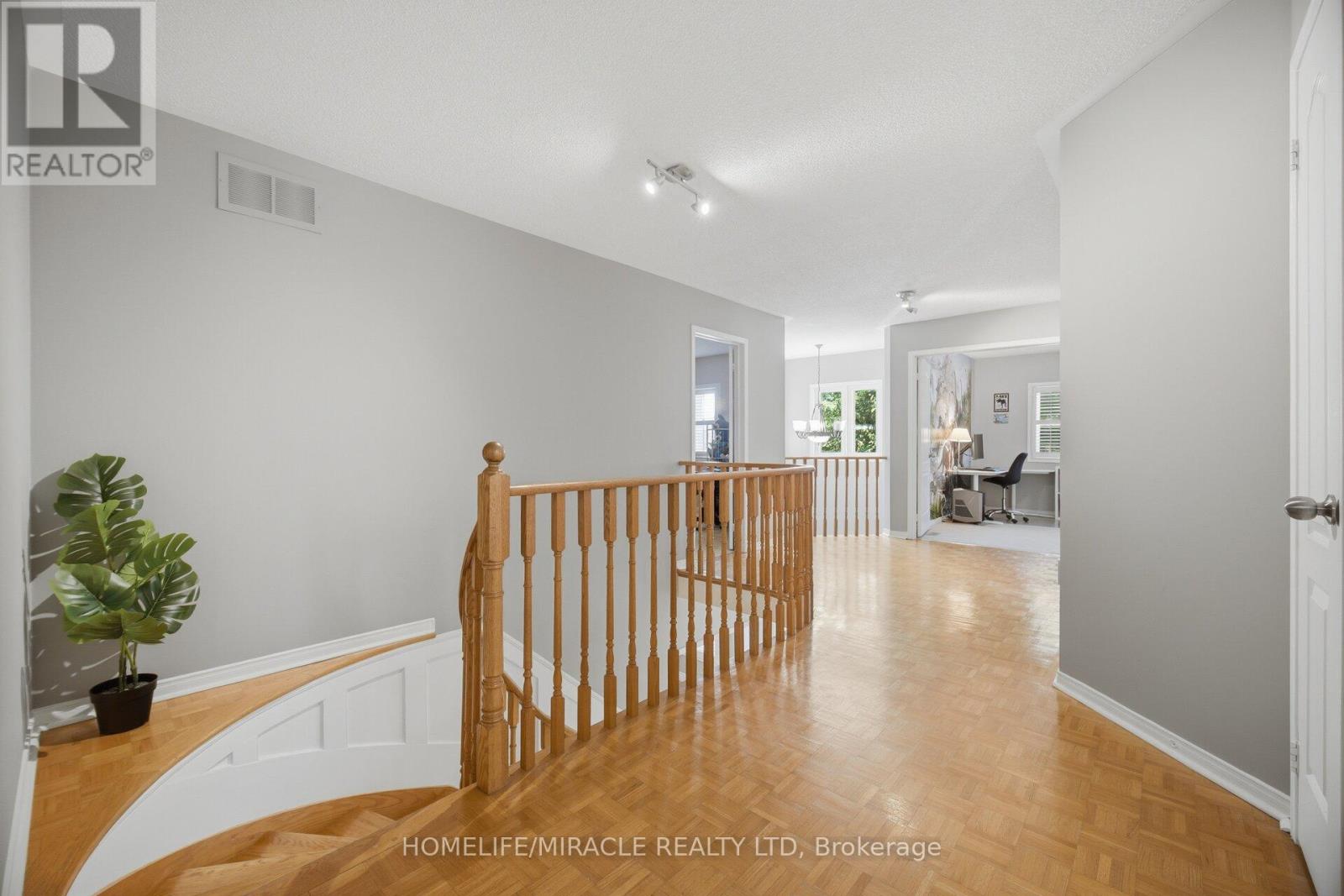 6089 Carradine Court, Mississauga, Ontario  L5V 2C2 - Photo 19 - W13655182
