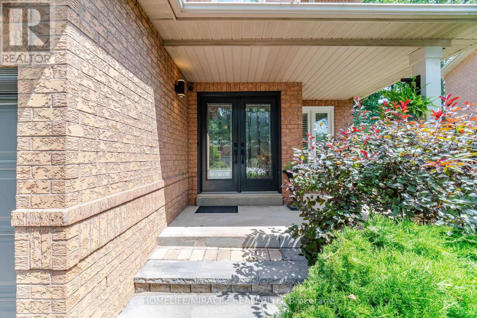 6089 Carradine Court, Mississauga, Ontario  L5V 2C2 - Photo 3 - W13655182