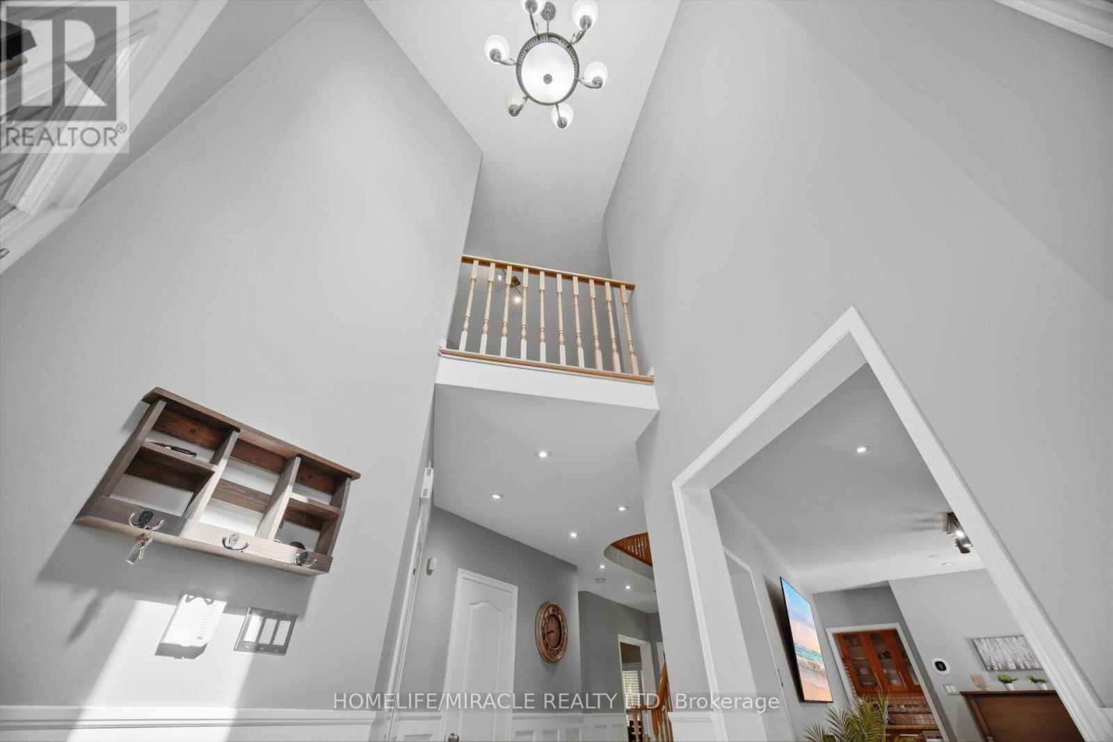 6089 Carradine Court, Mississauga, Ontario  L5V 2C2 - Photo 5 - W13655182