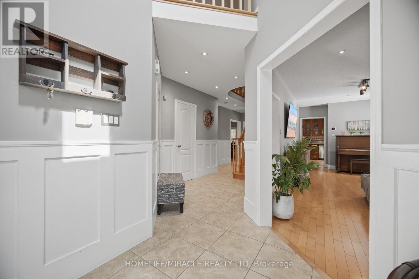 6089 Carradine Court, Mississauga, Ontario  L5V 2C2 - Photo 7 - W13655182