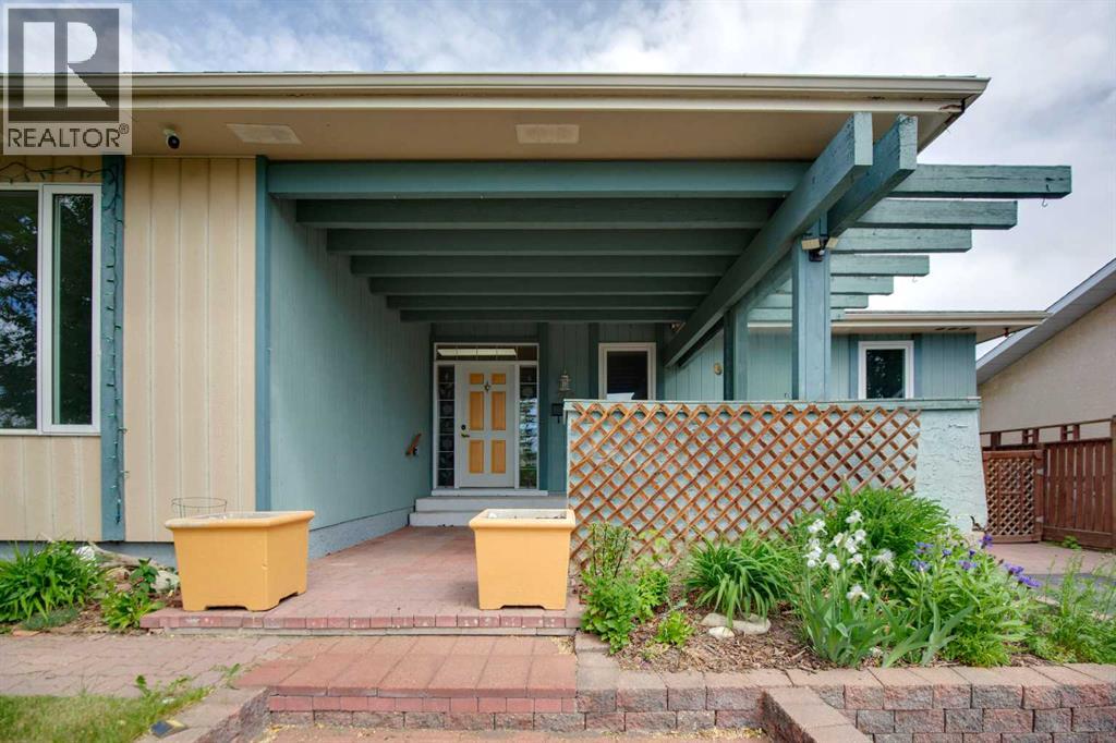 328 Norseman Road NW, Calgary, Alberta  T2K 5M5 - Photo 2 - A2320672