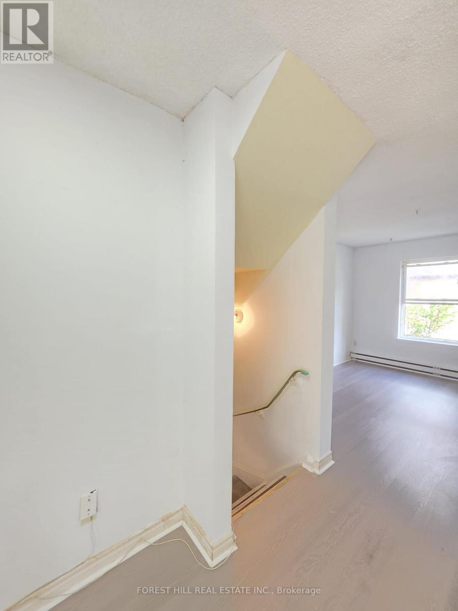 #19 - 50 Coleman Avenue, Toronto, Ontario M4C 1P7 - Photo 6 - E13626480