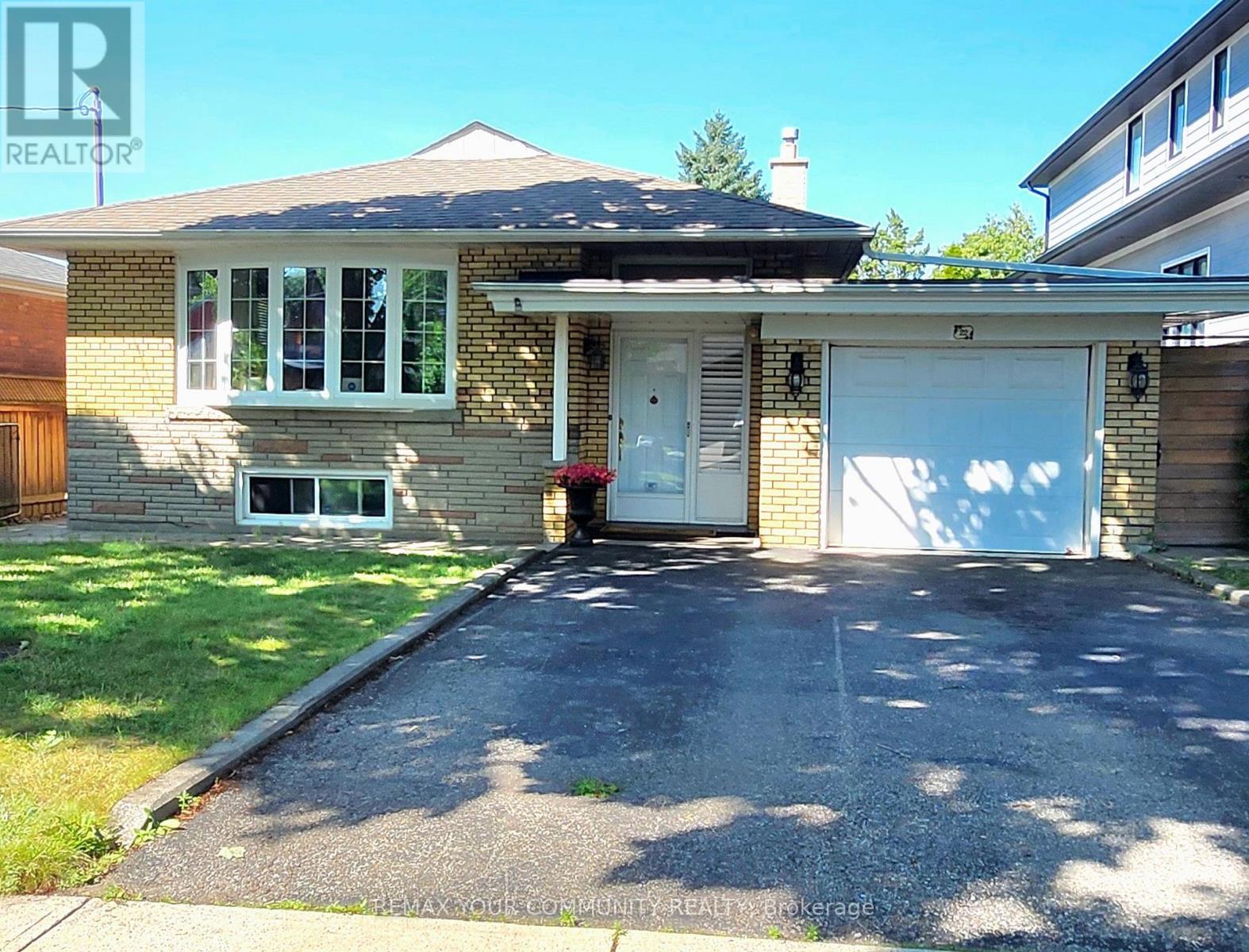 22 Baleberry Crescent, Toronto, Ontario  M9P 3L2 - Photo 1 - W13655214