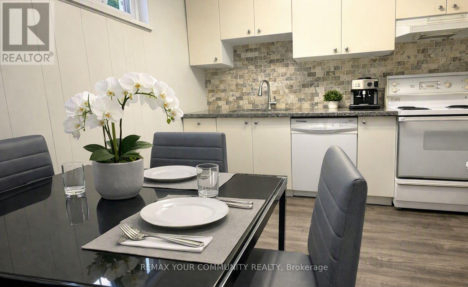 22 Baleberry Crescent, Toronto, Ontario  M9P 3L2 - Photo 2 - W13655214