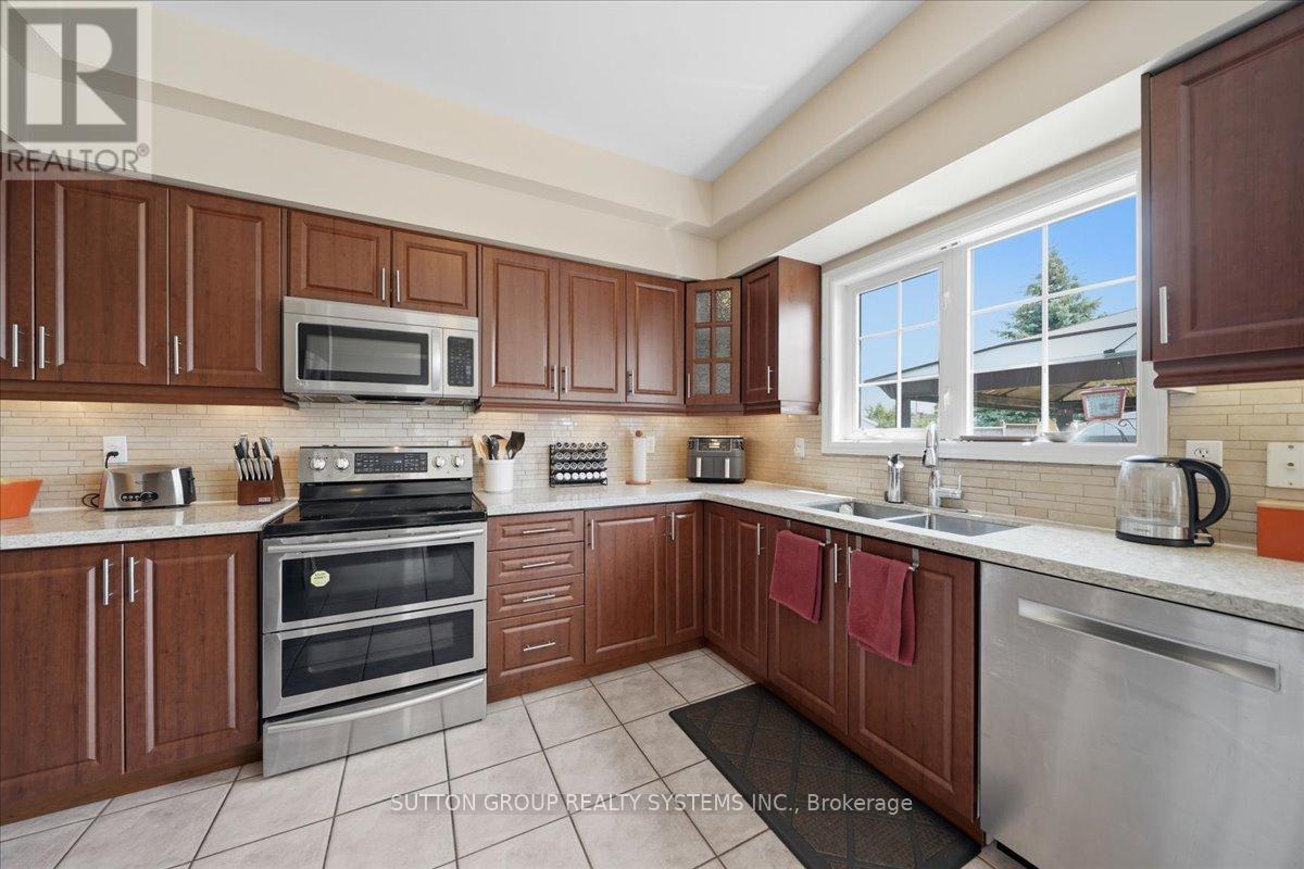 1382 Avon Drive, Mississauga, Ontario  L5N 7Z3 - Photo 10 - W13584412