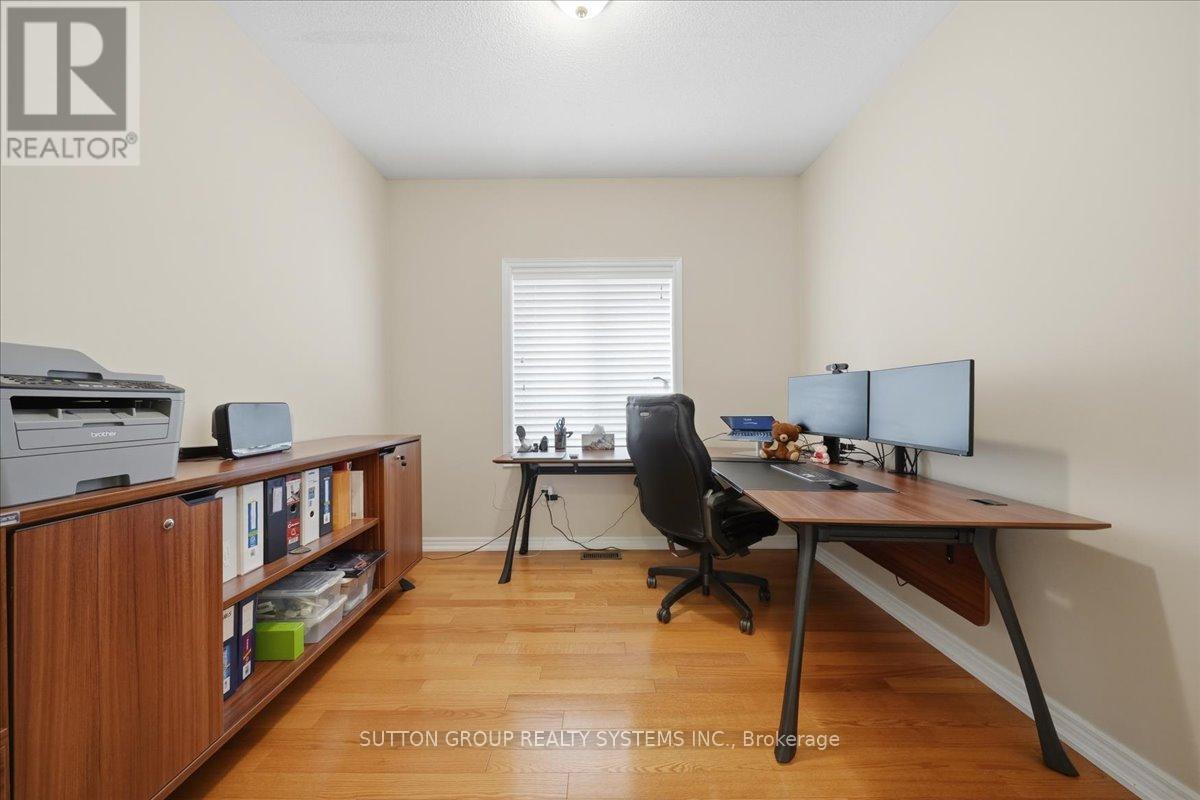 1382 Avon Drive, Mississauga, Ontario  L5N 7Z3 - Photo 15 - W13584412