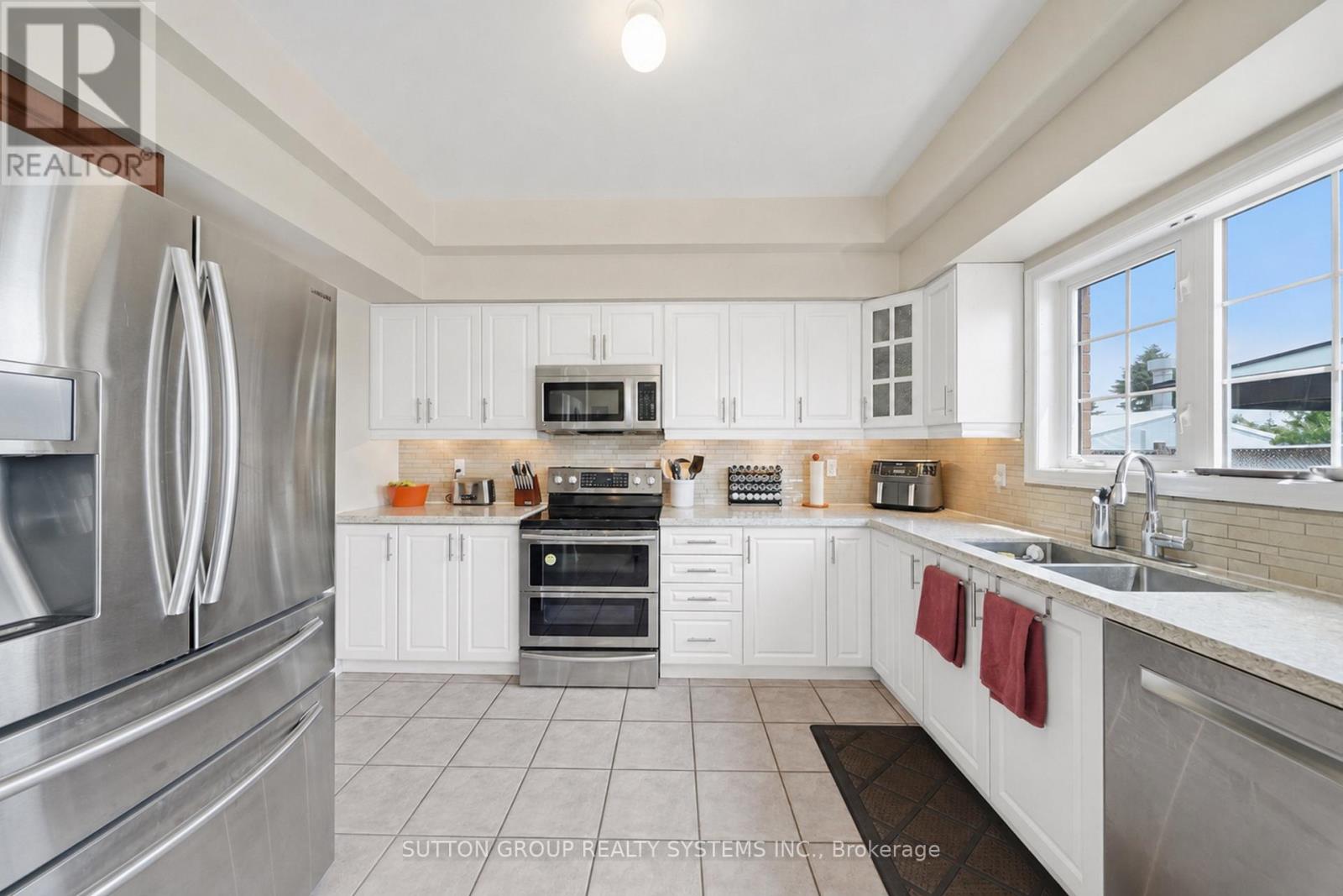 1382 Avon Drive, Mississauga, Ontario  L5N 7Z3 - Photo 8 - W13584412