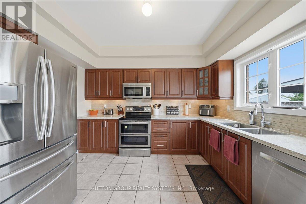 1382 Avon Drive, Mississauga, Ontario  L5N 7Z3 - Photo 9 - W13584412