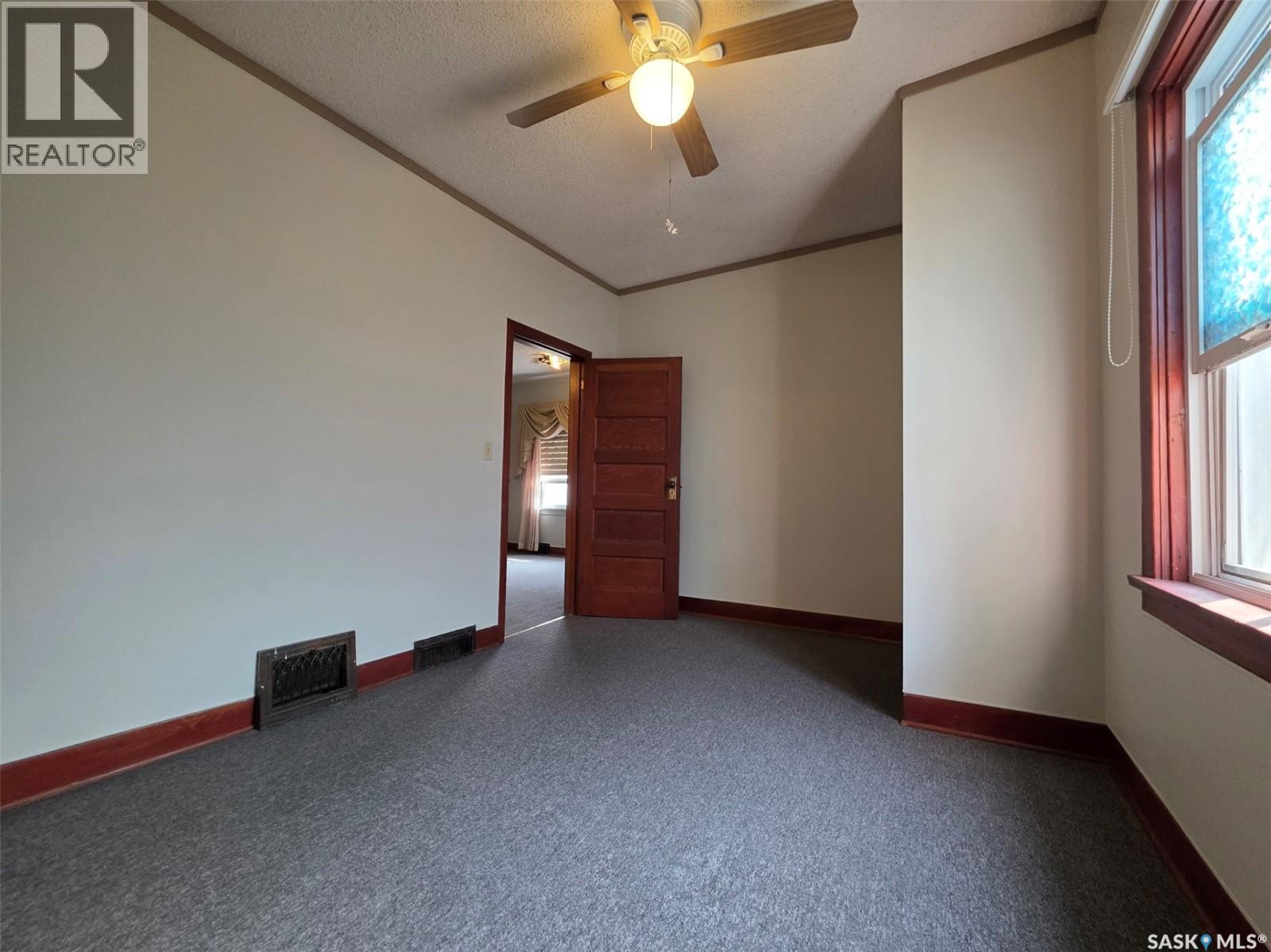 212 6th Avenue Ne, Swift Current, Saskatchewan  S9H 2M2 - Photo 10 - SK045027