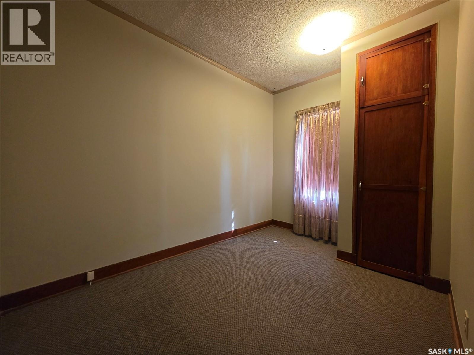 212 6th Avenue Ne, Swift Current, Saskatchewan  S9H 2M2 - Photo 8 - SK045027