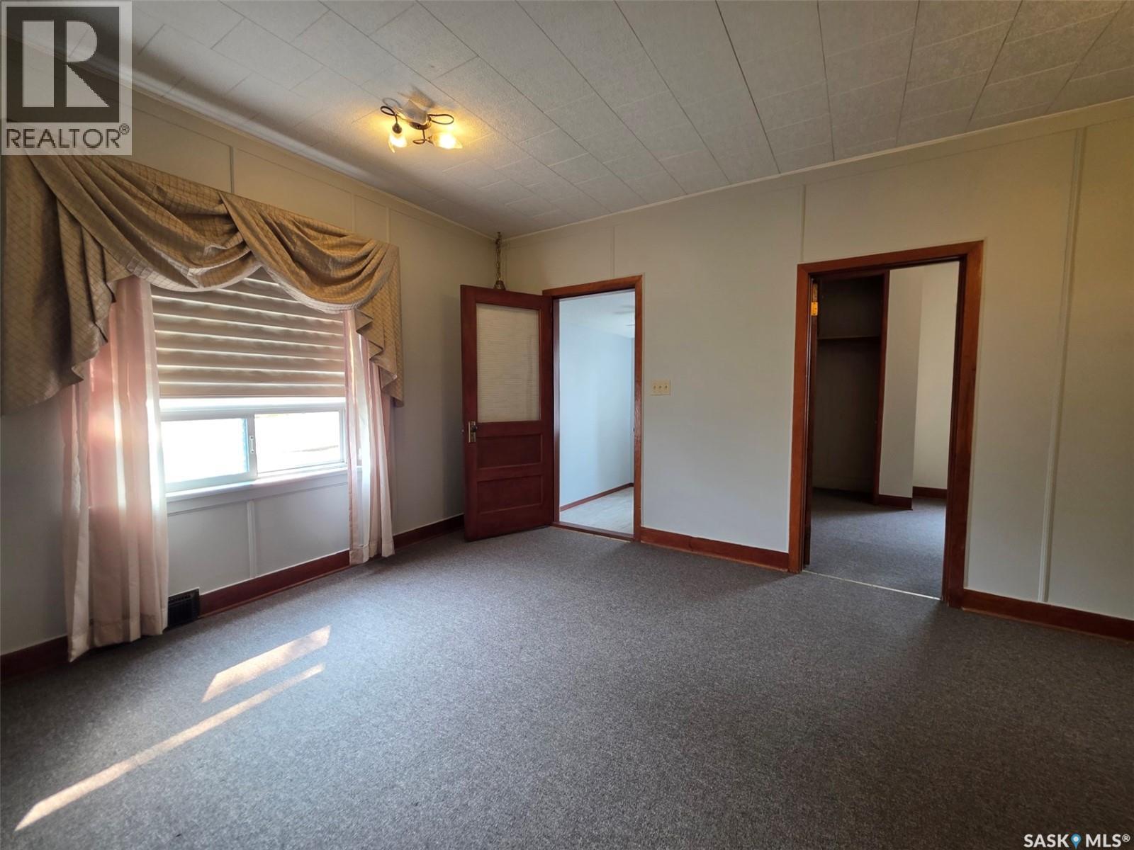 212 6th Avenue Ne, Swift Current, Saskatchewan  S9H 2M2 - Photo 9 - SK045027