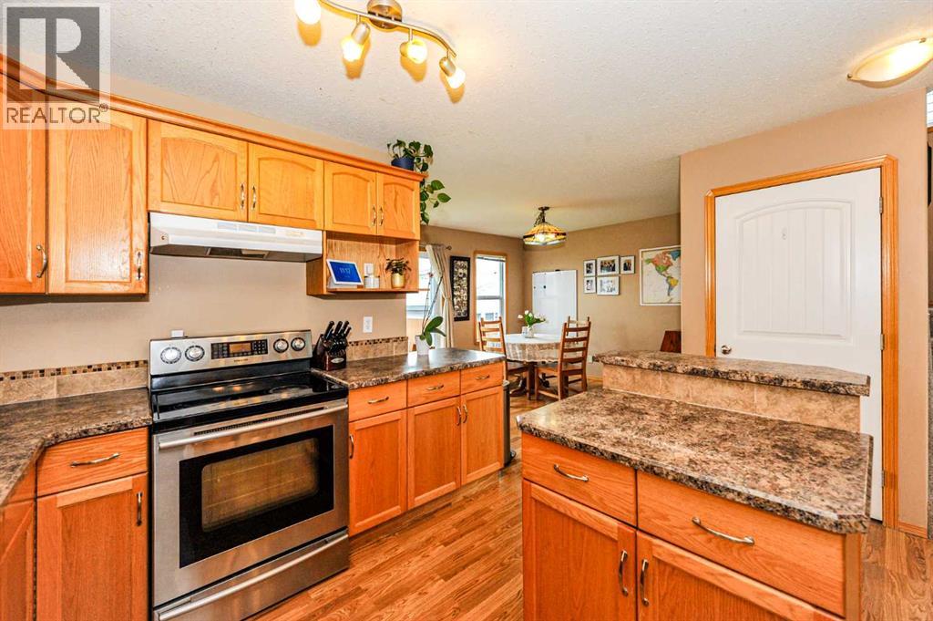 7310 46 Avenue, Camrose, Alberta  T4V 1X9 - Photo 4 - A2330111