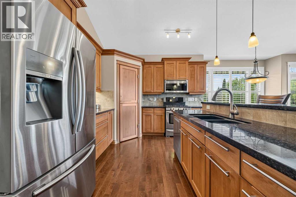 66 Evercreek Bluffs View SW, Calgary, Alberta  T2Y 4V6 - Photo 9 - A2334749