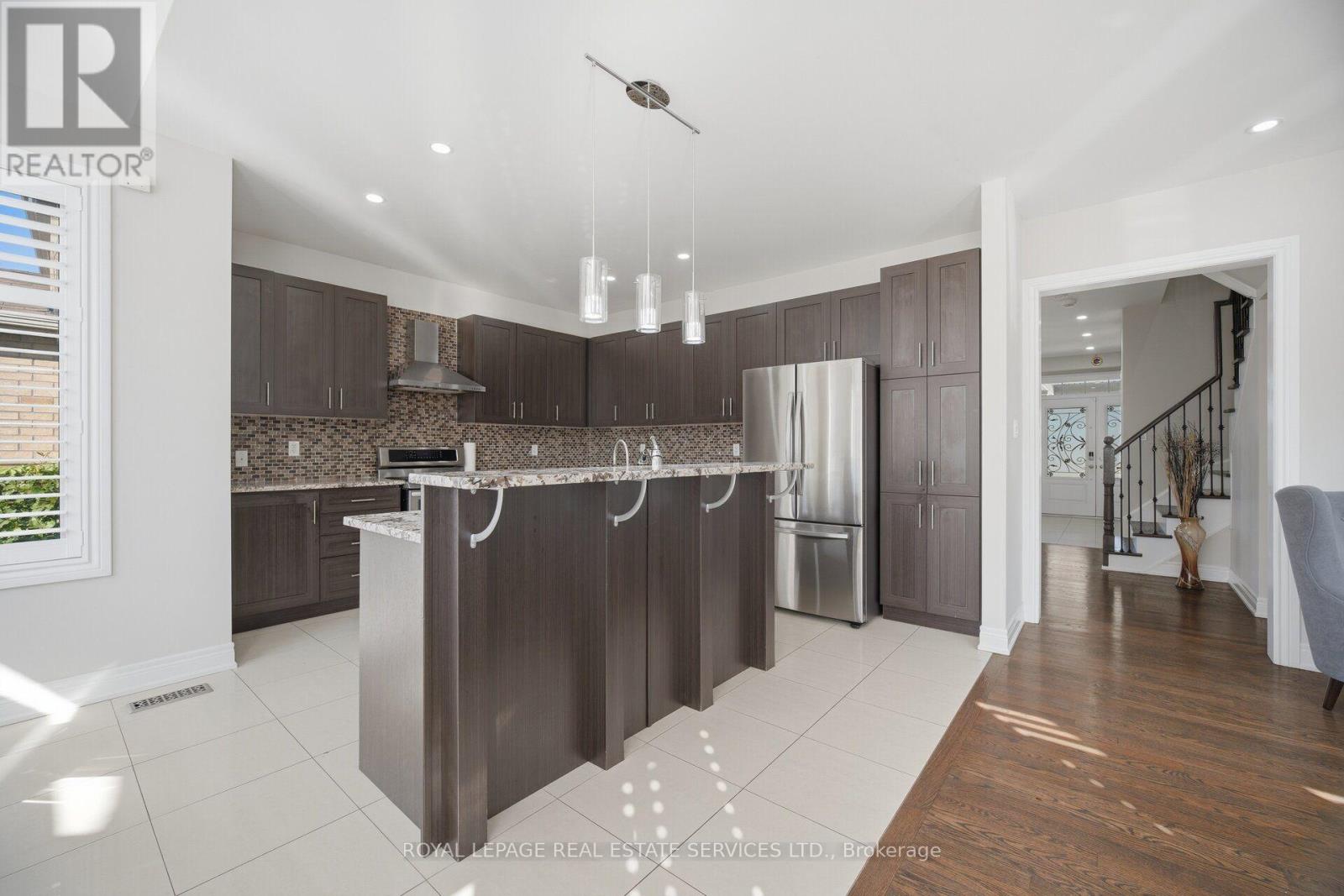 8 Wardsville Drive, Brampton, Ontario  L6Y 0T7 - Photo 12 - W13655260