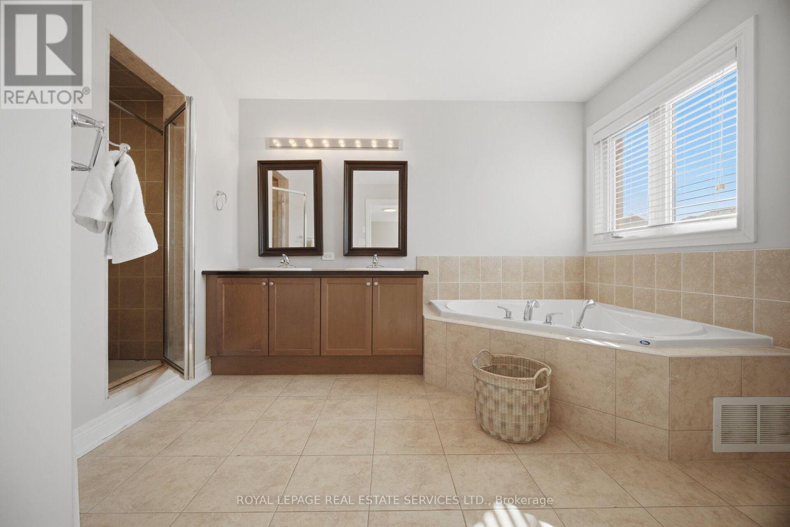 8 Wardsville Drive, Brampton, Ontario  L6Y 0T7 - Photo 23 - W13655260