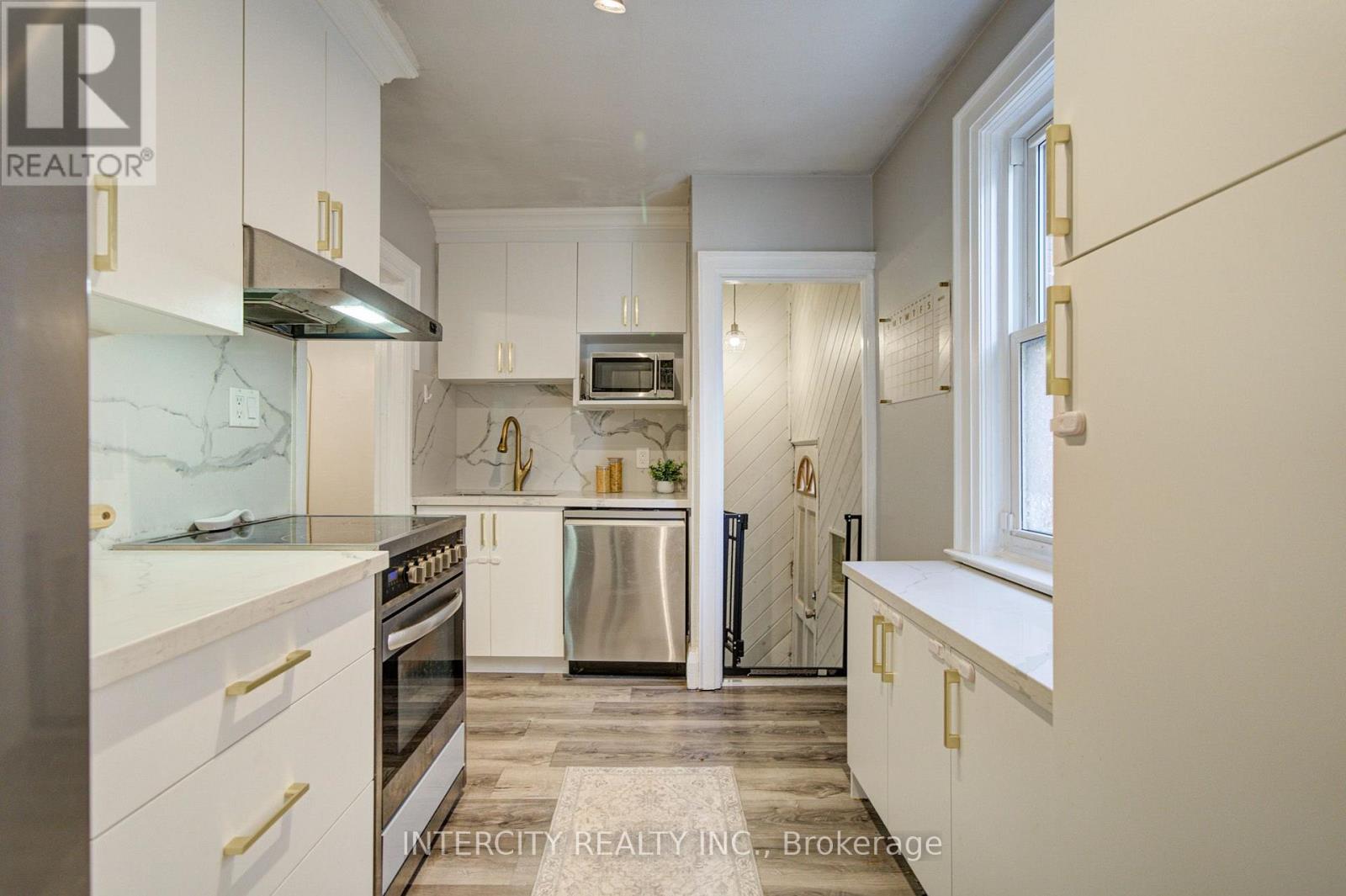 256 BLANTYRE AVENUE, Toronto, Ontario