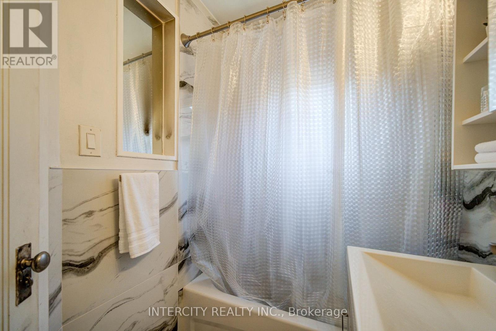 256 Blantyre Avenue, Toronto, Ontario  M1N 2S1 - Photo 18 - E13597794