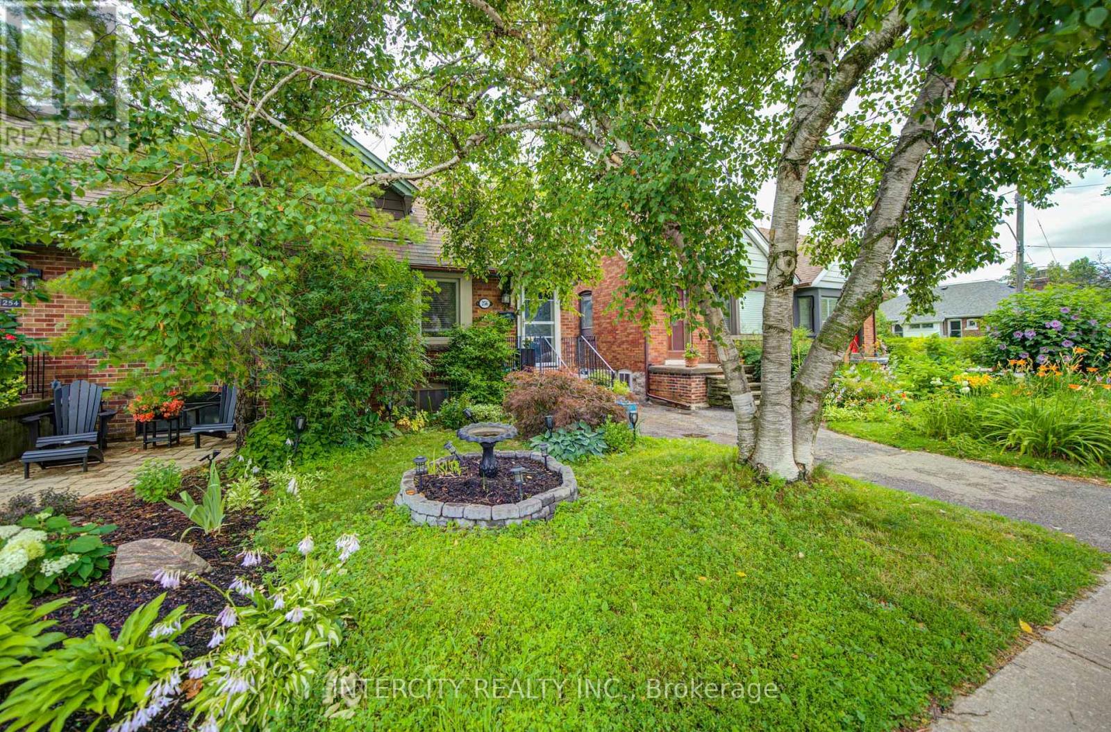256 Blantyre Avenue, Toronto, Ontario  M1N 2S1 - Photo 2 - E13597794