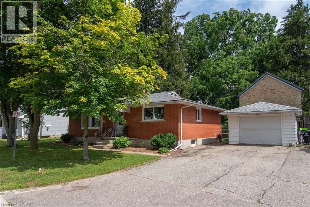 13 LEWIS Street, New Hamburg, Ontario