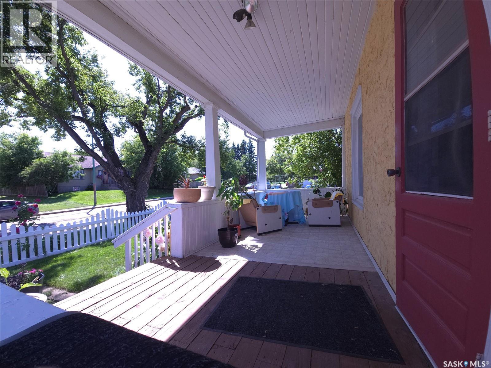 36 21st Street E, Prince Albert, Saskatchewan  S6V 1L8 - Photo 4 - SK043016