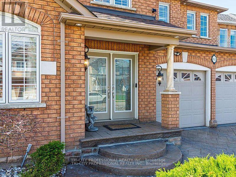 61 Woodvalley Drive, Brampton, Ontario  L7A 1Z3 - Photo 3 - W13655300