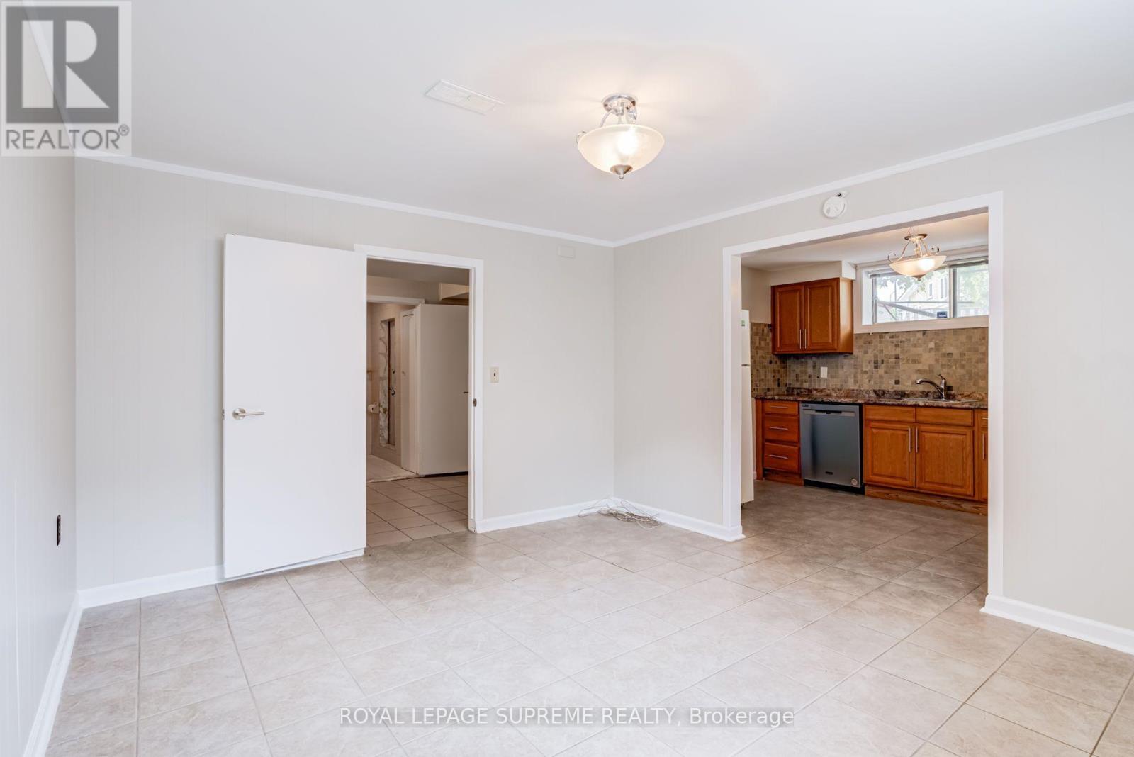 Bsmt - 5 Paramount Court, Toronto, Ontario  M6M 2L3 - Photo 10 - W13655306