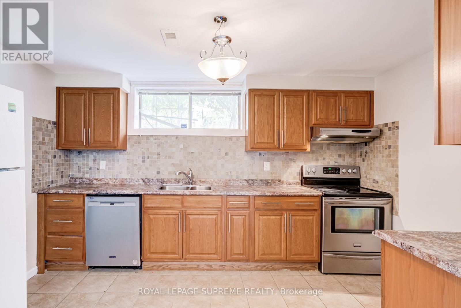 Bsmt - 5 Paramount Court, Toronto, Ontario  M6M 2L3 - Photo 11 - W13655306