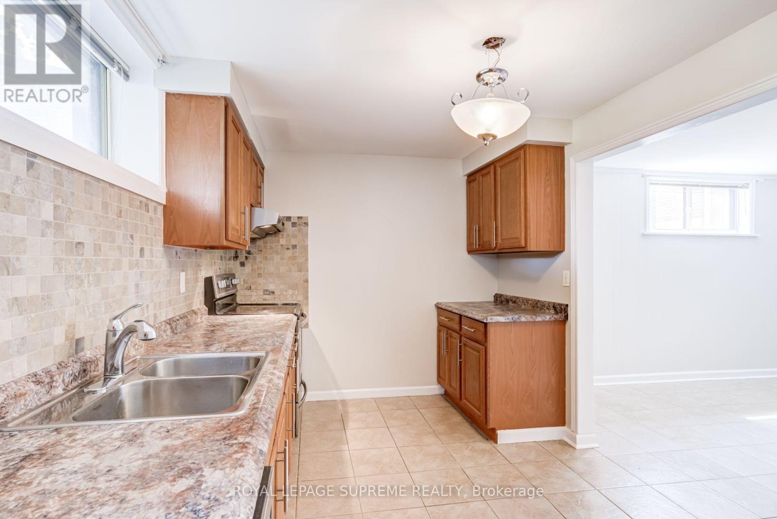 Bsmt - 5 Paramount Court, Toronto, Ontario  M6M 2L3 - Photo 13 - W13655306